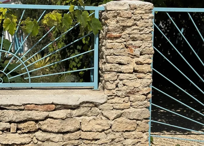 Casuta Cu Cactusi 2 Mai