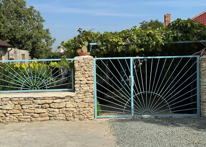 Casuta Cu Cactusi Guest house 2 Mai